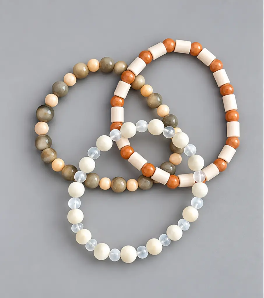05_bracciali_composizione.webp